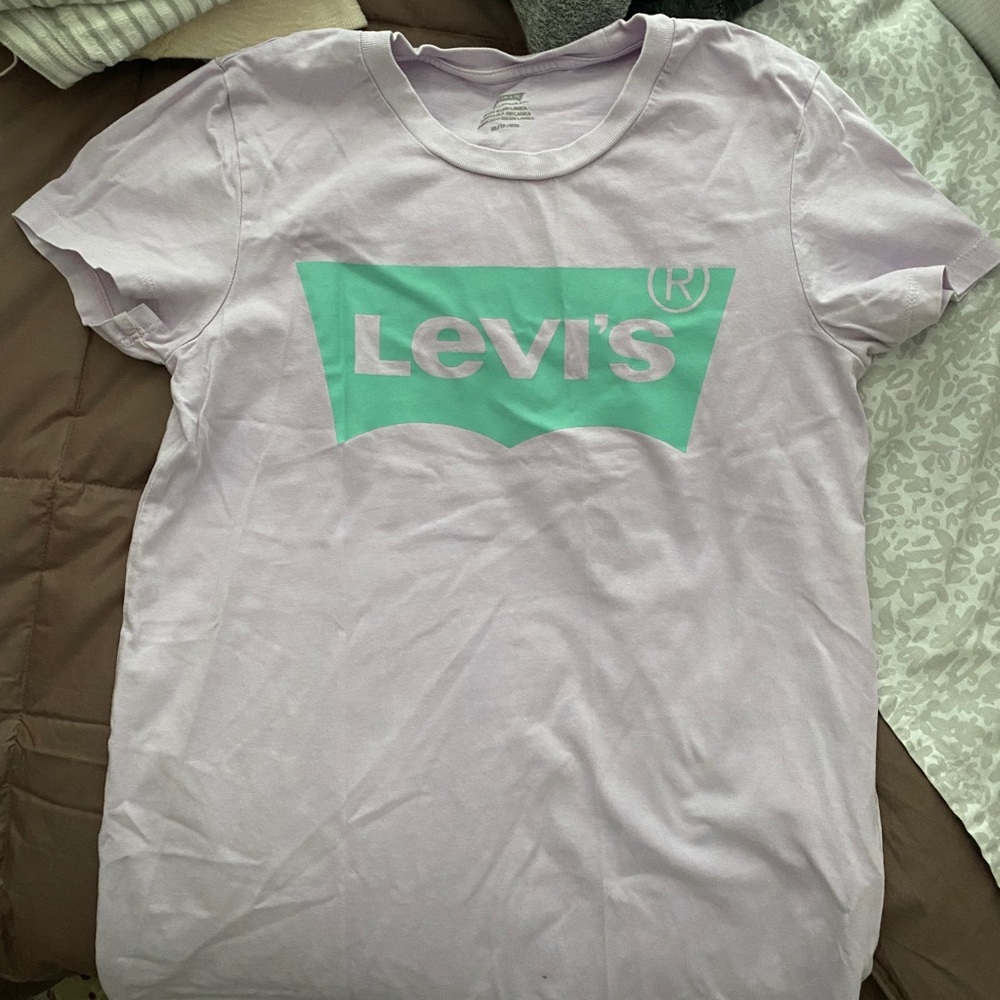 Levi’s purple graphic tee